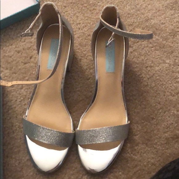 Silver heels - Picture 6 of 8